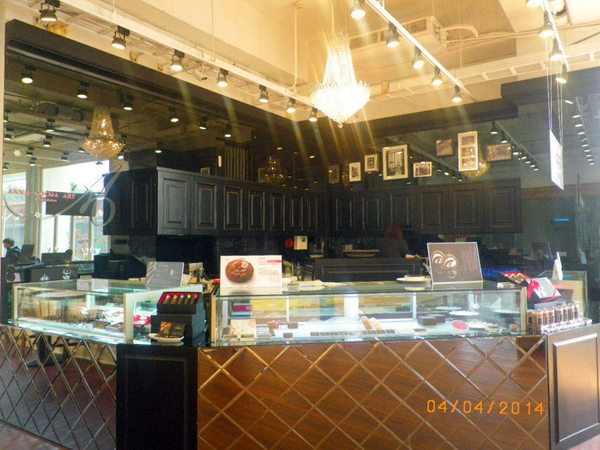 安娜可可藝術坊 ANNA COCOA ART(內湖店)：『 安娜可可藝術坊 ANNA COCOA ART(內湖店) 』環境優雅.十勝生巧生乳捲一級棒