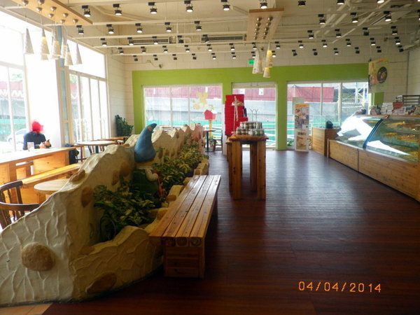 安娜可可藝術坊 ANNA COCOA ART(內湖店)：『 安娜可可藝術坊 ANNA COCOA ART(內湖店) 』環境優雅.十勝生巧生乳捲一級棒