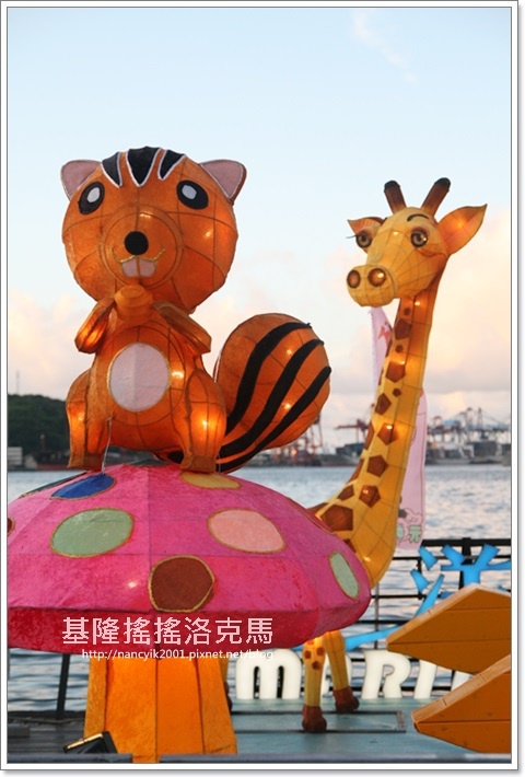 三星黃色洛克馬搖到基隆海洋廣場:基隆。海洋廣場【搖搖洛克馬】