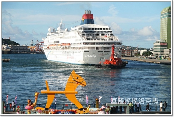 三星黃色洛克馬搖到基隆海洋廣場:基隆。海洋廣場【搖搖洛克馬】