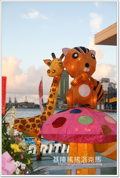 三星黃色洛克馬搖到基隆海洋廣場:基隆。海洋廣場【搖搖洛克馬】