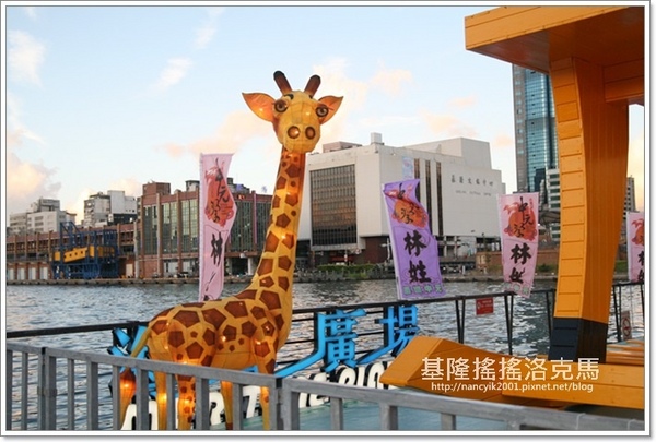 三星黃色洛克馬搖到基隆海洋廣場:基隆。海洋廣場【搖搖洛克馬】