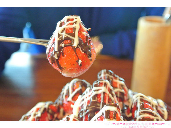 巧克力雲莊：【食、遊記】oO。。苗栗　巧克力雲莊　想了一世紀才又吃到的移山倒海草冰，簡直是把整座的草莓園搬來眼前，快來看看有多澎湃～o○。