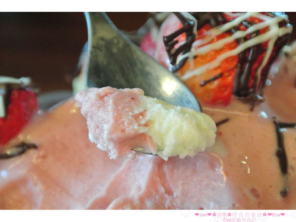 巧克力雲莊：【食、遊記】oO。。苗栗　巧克力雲莊　想了一世紀才又吃到的移山倒海草冰，簡直是把整座的草莓園搬來眼前，快來看看有多澎湃～o○。