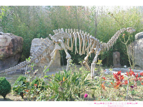 巧克力雲莊：【食、遊記】oO。。苗栗　巧克力雲莊　想了一世紀才又吃到的移山倒海草冰，簡直是把整座的草莓園搬來眼前，快來看看有多澎湃～o○。