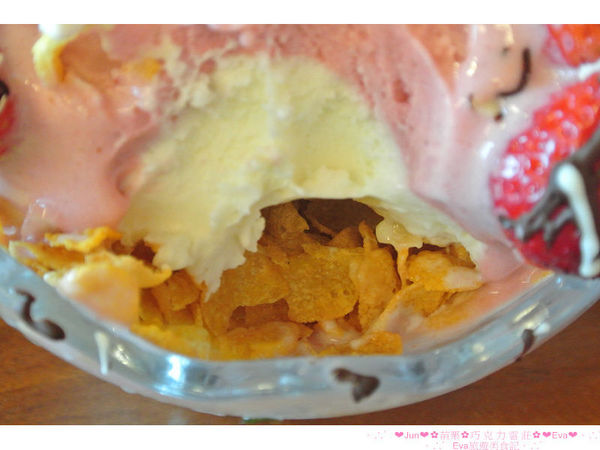 巧克力雲莊：【食、遊記】oO。。苗栗　巧克力雲莊　想了一世紀才又吃到的移山倒海草冰，簡直是把整座的草莓園搬來眼前，快來看看有多澎湃～o○。