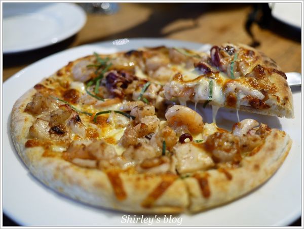 黑米CAFÉ.BISTRO: ConfitRémi 黑米Café‧Bistro