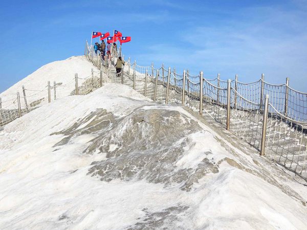 【台南旅遊】七股鹽山-有如雪一般的鹽山