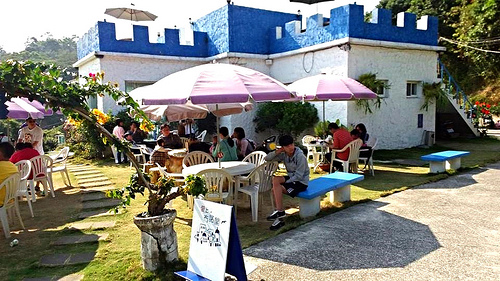 愛上布諾閣：【高雄景點】藍與白間的自在悠遊~青青草原滑草趣~愛上布諾閣