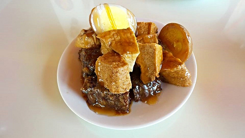 愛上布諾閣:【高雄景點】藍與白間的自在悠遊~青青草原滑草趣~愛上布諾閣