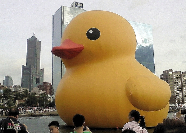 【高雄】光榮碼頭黃色小鴨入港：黃色小鴨畢業典禮