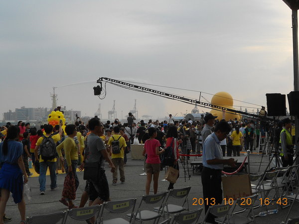 【高雄】光榮碼頭黃色小鴨入港：黃色小鴨畢業典禮