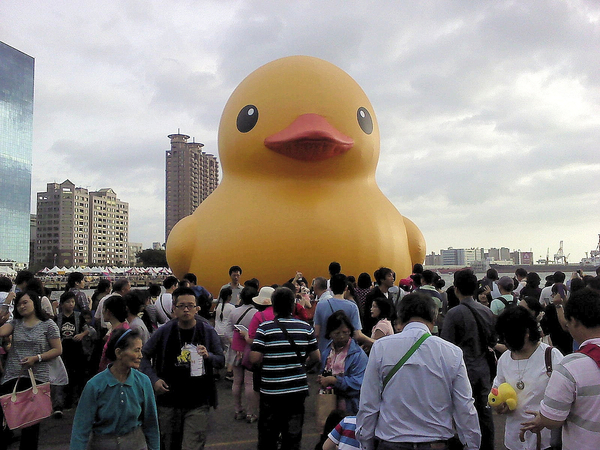 【高雄】光榮碼頭黃色小鴨入港：黃色小鴨畢業典禮