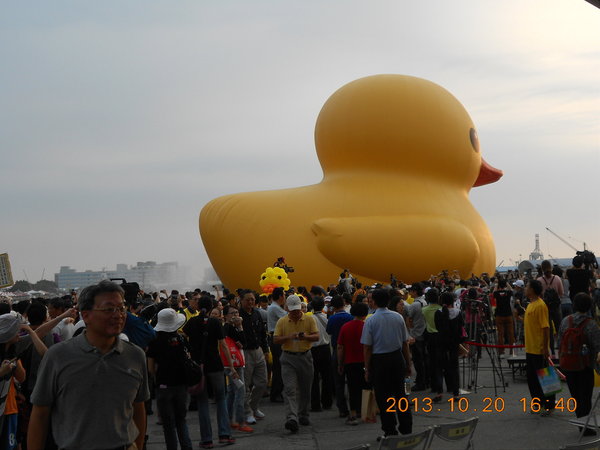 【高雄】光榮碼頭黃色小鴨入港：黃色小鴨畢業典禮