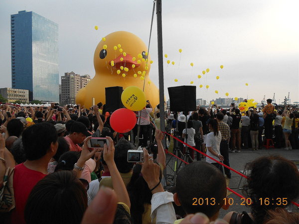 【高雄】光榮碼頭黃色小鴨入港：黃色小鴨畢業典禮