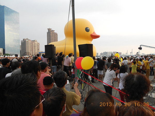 【高雄】光榮碼頭黃色小鴨入港：黃色小鴨畢業典禮