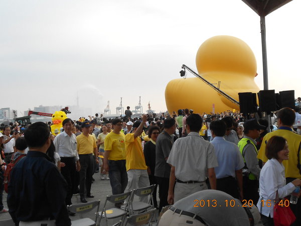 【高雄】光榮碼頭黃色小鴨入港：黃色小鴨畢業典禮