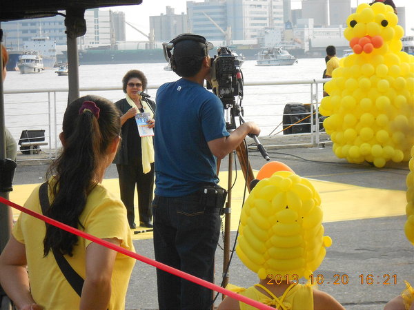 【高雄】光榮碼頭黃色小鴨入港：黃色小鴨畢業典禮