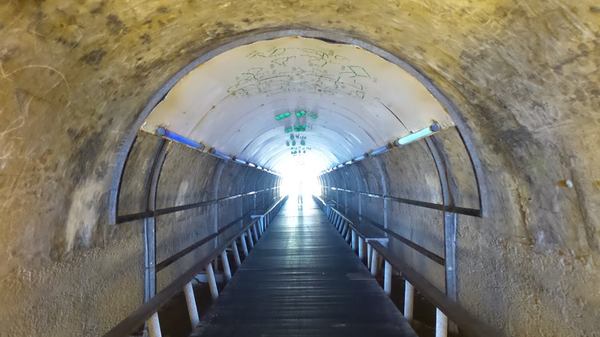 星空隧道：【高雄景點】旗津星空隧道