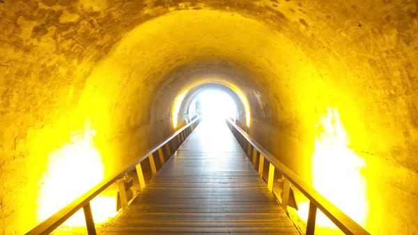 星空隧道：【高雄景點】旗津星空隧道