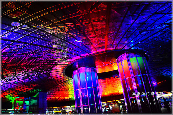 高雄捷運美麗島站：【高雄】新興區。美麗島捷運站 穹頂大廳 光之穹頂２.０再進化