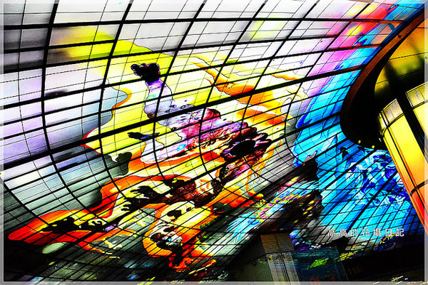 高雄捷運美麗島站：【高雄】新興區。美麗島捷運站 穹頂大廳 光之穹頂２.０再進化