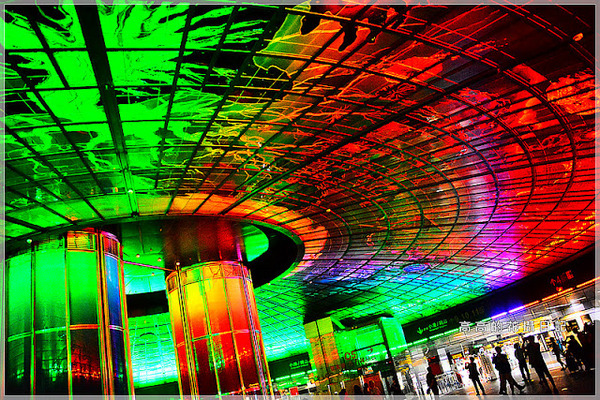 高雄捷運美麗島站：【高雄】新興區。美麗島捷運站 穹頂大廳 光之穹頂２.０再進化