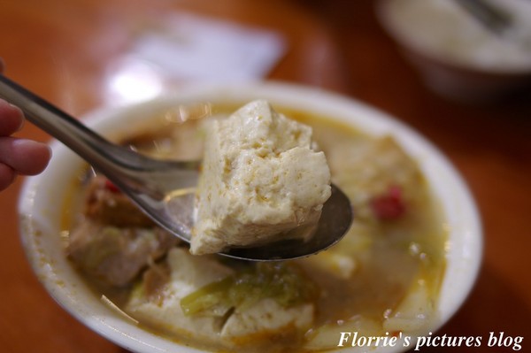 林聰明沙鍋魚頭(中正本店):嘉義美食~林聰明沙鍋魚頭店~鮮甜的湯頭,軟嫩的白菜真是可口丫