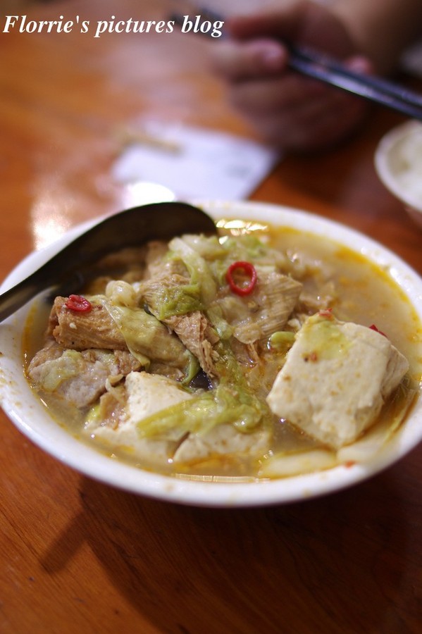 林聰明沙鍋魚頭(中正本店):嘉義美食~林聰明沙鍋魚頭店~鮮甜的湯頭,軟嫩的白菜真是可口丫