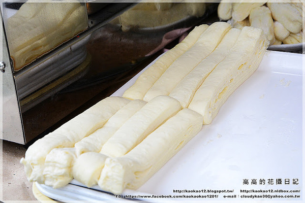 奮起湖現烤甜甜圈：【嘉義】竹崎鄉。奮起湖百年檜木現烤甜甜圈 ＆ 星空小木屋