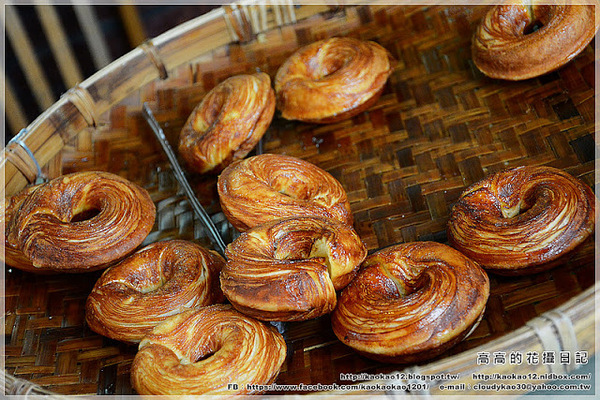 奮起湖現烤甜甜圈：【嘉義】竹崎鄉。奮起湖百年檜木現烤甜甜圈 ＆ 星空小木屋