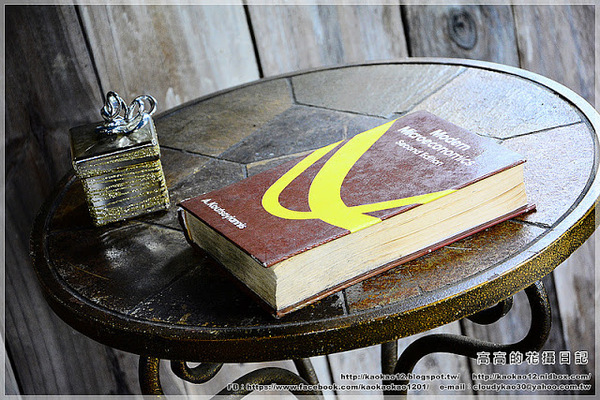 奮起湖現烤甜甜圈：【嘉義】竹崎鄉。奮起湖百年檜木現烤甜甜圈 ＆ 星空小木屋