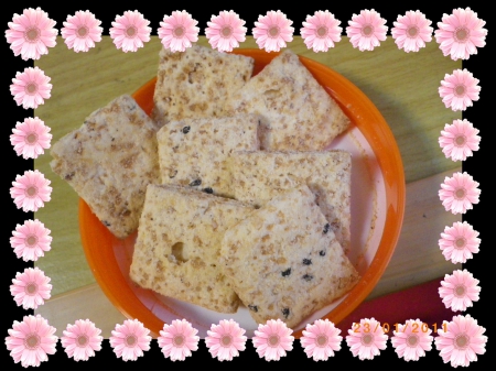 最划算芝麻方塊酥：好吃的方塊酥˙一口酥