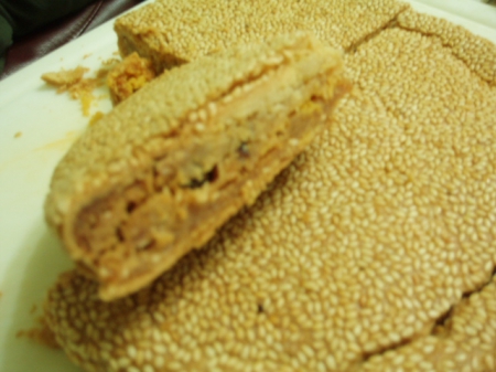 新建成餅店芝麻蛋黃：芝麻蛋黃香酥喜餅