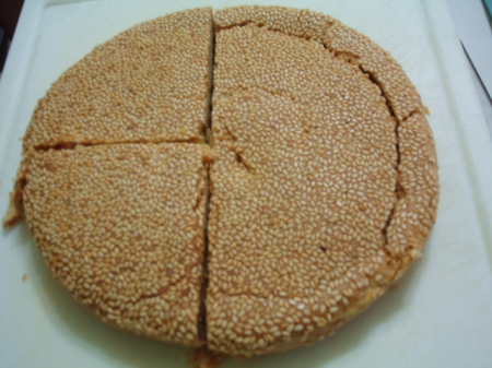 新建成餅店芝麻蛋黃：芝麻蛋黃香酥喜餅