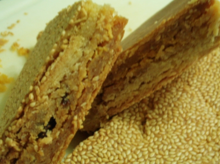 新建成餅店芝麻蛋黃：芝麻蛋黃香酥喜餅