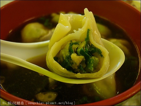 正宗牛肉麵水餃：［新北淡水］英專路夜市｜正宗牛肉麵．水餃