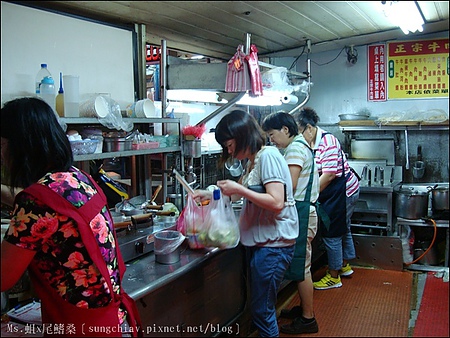 正宗牛肉麵水餃：［新北淡水］英專路夜市｜正宗牛肉麵．水餃