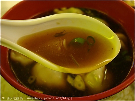 正宗牛肉麵水餃：［新北淡水］英專路夜市｜正宗牛肉麵．水餃