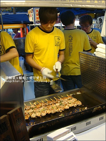 萬國牛排：［高雄鼓山］瑞豐夜市：萬國牛排、九龍城陳記香港茶、岩武將、阿3脆皮雞蛋糕＠捷運巨蛋站