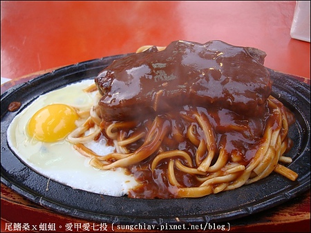 萬國牛排：［高雄鼓山］瑞豐夜市：萬國牛排、九龍城陳記香港茶、岩武將、阿3脆皮雞蛋糕＠捷運巨蛋站