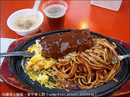 萬國牛排：［高雄鼓山］瑞豐夜市：萬國牛排、九龍城陳記香港茶、岩武將、阿3脆皮雞蛋糕＠捷運巨蛋站