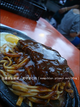 萬國牛排：［高雄鼓山］瑞豐夜市：萬國牛排、九龍城陳記香港茶、岩武將、阿3脆皮雞蛋糕＠捷運巨蛋站