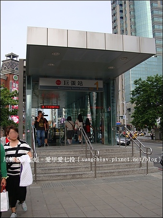 萬國牛排：［高雄鼓山］瑞豐夜市：萬國牛排、九龍城陳記香港茶、岩武將、阿3脆皮雞蛋糕＠捷運巨蛋站