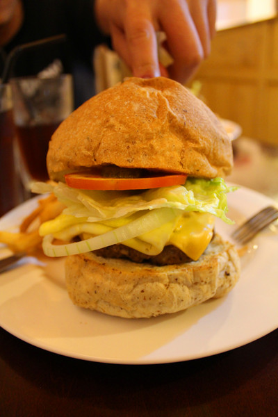 FiFi Natural：[台北] 淡江必吃校園美食 FIFI美味漢堡