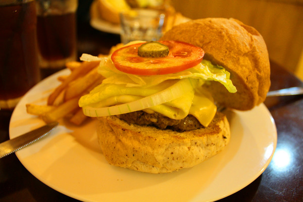 FiFi Natural：[台北] 淡江必吃校園美食 FIFI美味漢堡