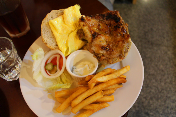 FiFi Natural：[台北] 淡江必吃校園美食 FIFI美味漢堡