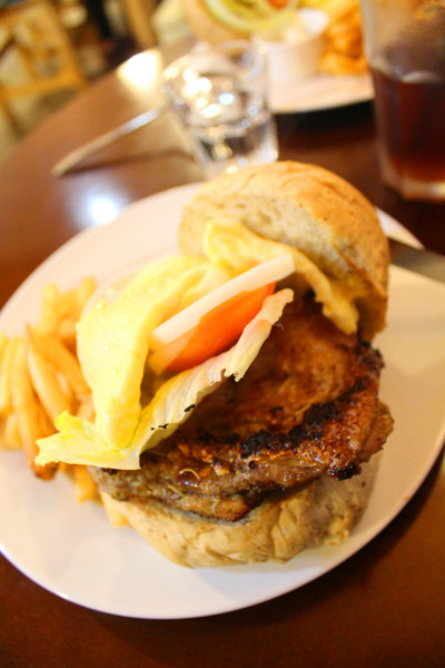 FiFi Natural：[台北] 淡江必吃校園美食 FIFI美味漢堡