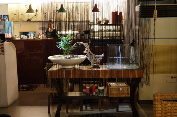 義派輕鬆：(胖樺食記)台北東區高CP值下午茶「義派輕鬆」。爆漿熔岩巧克力蛋糕加上香草冰淇淋無敵組合。