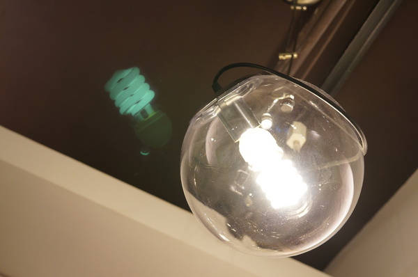 義派輕鬆：(胖樺食記)台北東區高CP值下午茶「義派輕鬆」。爆漿熔岩巧克力蛋糕加上香草冰淇淋無敵組合。